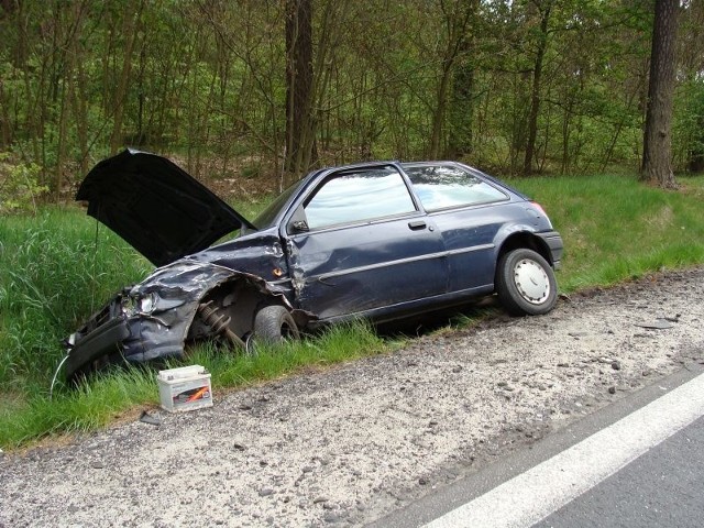 O godz. 13.30 zderzył się ford z toyotą. Kierowcom nic się nie stało. Pasażerka forda doznała urazu barku.