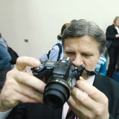 Z pisma znajdującego się w prokuraturze wynika, że Krzysztof Putra miał przywłaszczyć sobie aparat fotograficzny i laptop. Czy to prawda? Sprawę zbada prokuratura.