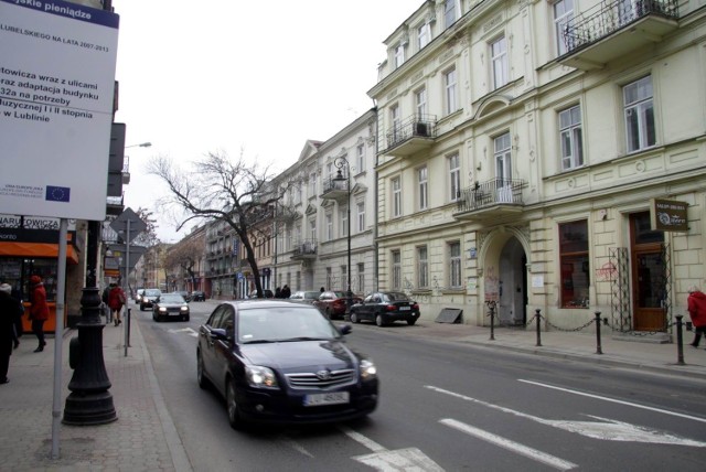 Przebudowa ulicy Narutowicza obejmie odcinek od ul. Okopowej do ul. Lipowej. Wymienione mają być sieci podziemne, ułożona zostanie nawierzchnia asfaltowa, pojawi się nowe oświetlenie uliczne