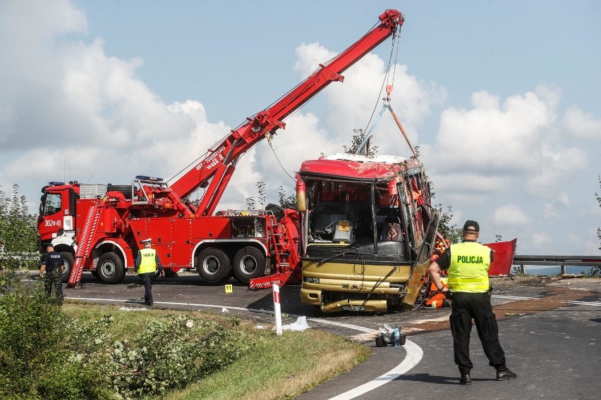 Podkarpacie. Tragiczny wypadek autobusu w Leszczawie Dolnej,...