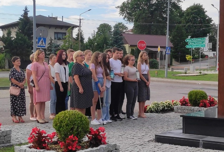 Uczniowie w Mircu uczcili pamięć bohaterów Powstania Warszawskiego. Zobaczcie zdjęcia