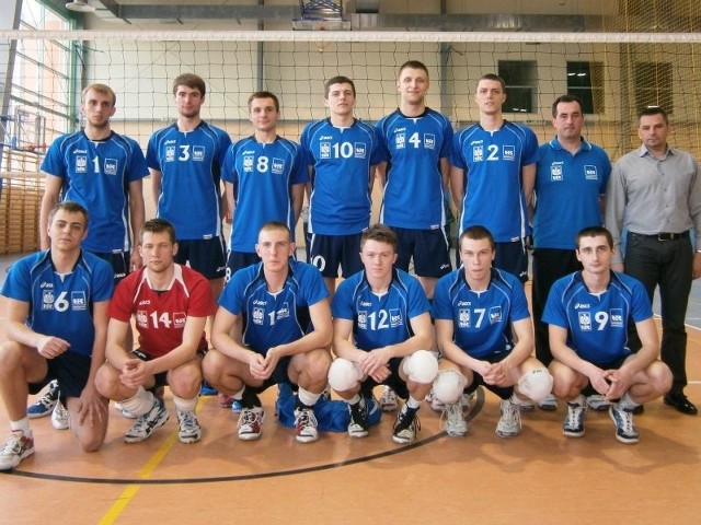 W górnym rzędzie od lewej: Jakub Peszko, Dawid Dryja, Maciej Cebula, Pszonka Jacek, Tomasz Kusior, Kamil Długosz, dr Wojciech Bajorek (trener), dr Janusz Zieliński (Prezes KU AZS UR); w dolnym rzędzie: Bartłomiej Torla, Tomasz Głód, Marcin Dobel, Adrian Szeliga, Paweł Przystaś, Jarosław Dmytrenko.