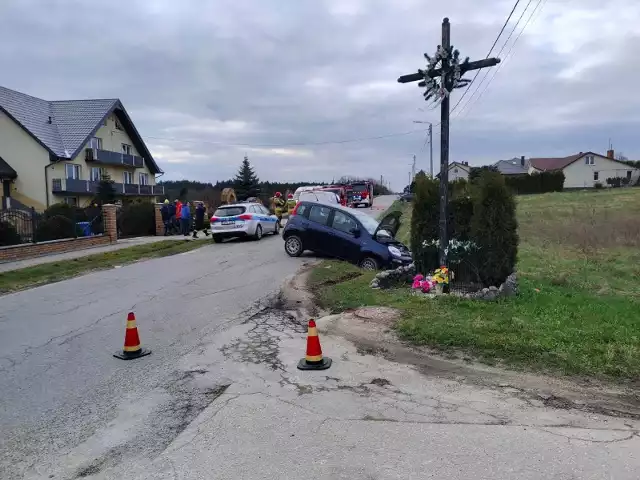 Na miejscu wypadku w Łabędziowie.