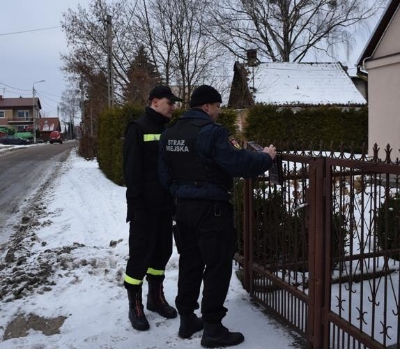 Straż miejska i straż pożarna kontrolują kominy i...