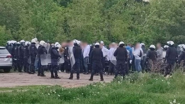 Elana - Zawisza w Toruniu. Tak wygladała interwencja policji przed derbowym meczem.