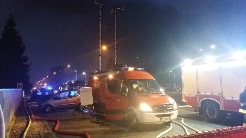 Pożar fabryki mebli w Turku gasiły 42 zastępy straży...