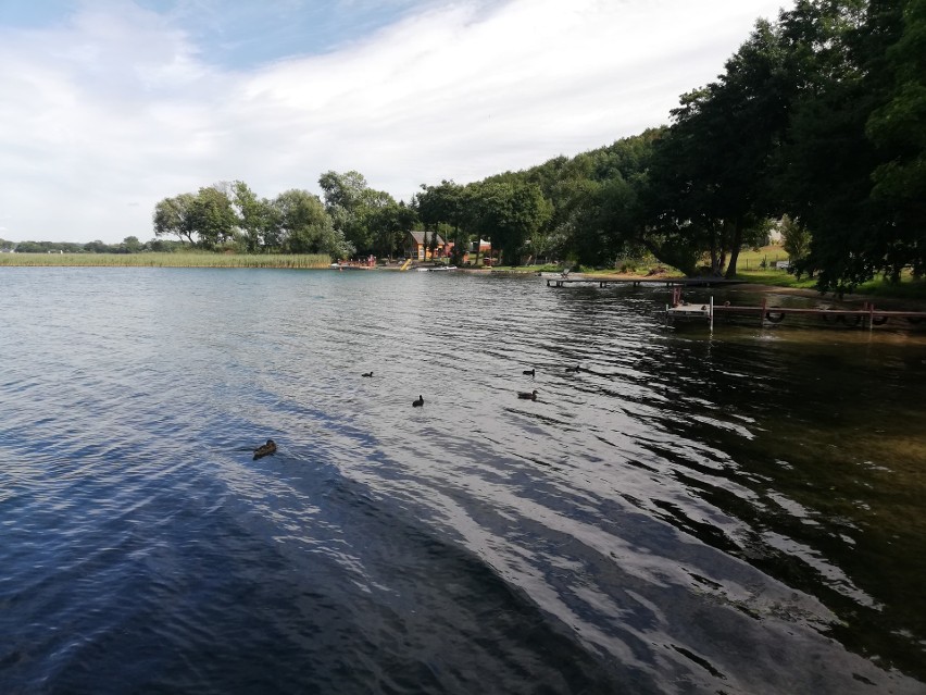 Na trasie Drogi Kaszubskiej znajdziecie jeziora, plaże,...