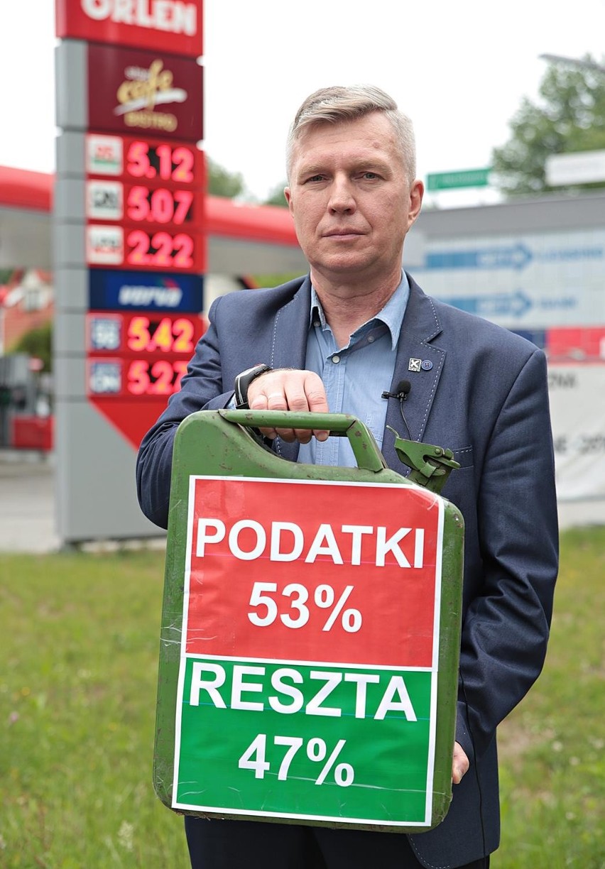 Protest na stacji paliw Orlen na al. Pokoju w Krakowie