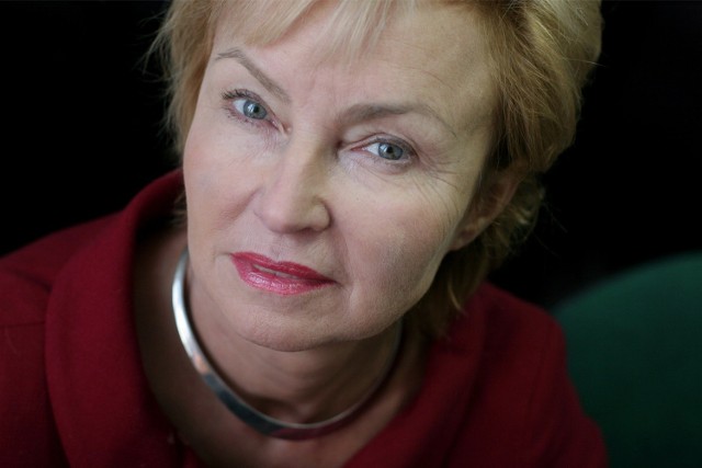Prof. Lena Kolarska-Bobińska prywatnie jest żoną dziennikarza Krzysztofa Bobińskiego. Ma dwoje dzieci
