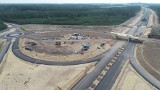 Trwa budowa drogi S11 na odcinku z Koszalina do Bobolic. Jak przebiegają prace? [ZDJĘCIA]