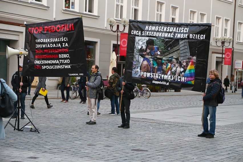 Pro life kontra LGBT we Wrocławiu. Gorąca pikieta [ZDJĘCIA]               