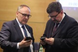 Marszałek województwa łódzkiego Grzegorz Schreiber kupuje nowe smartfony