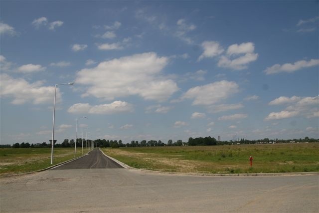 Za kilkanaście milionów złotych uzbrojono teren, który mieli od miasta kupować inwestorzy. Na razie się do tego nie garną. (fot. archiwum)