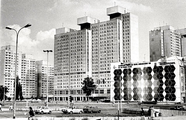 Łódź lat siedemdziesiątych. Wtedy powstał Central i pierwsza trasa W-Z. Lata siedemdziesiąte były czasem, gdy zaczęło powstawać wiele nowych inwestycji. Łódź doczekała się wtedy trasy W – Z. Powstał nowoczesny basen „Fala:, a także najpopularniejszy w kraju Dom Handlowy „Central”. Przy trasie WZ stanęły wieżowce i łódzkie osiedle zwane Manhattanem.CZYTAJ DALEJ >>>>