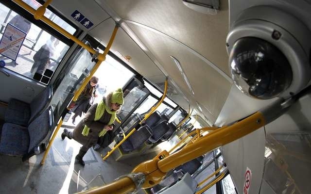 Co można odczytać z zapisu kamer w toruńskich autobusach i tramwajach MZK?