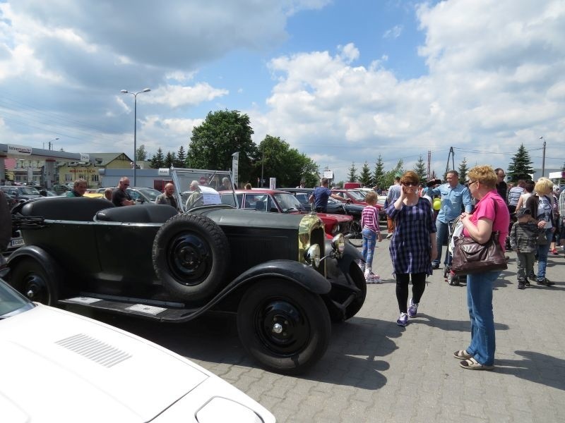 Można było zobaczyć np. citroena AC4 z 1928 roku, replikę...