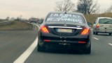 Mercedes jako prezent od bezdomnego: zdjęcie samochodu z napisem na tylnej szybie podbija internet!