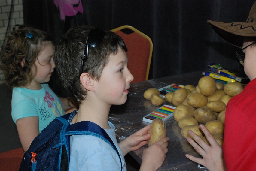 Bajkowa gra terenowa zorganizowana przez Fundację Iskierka...