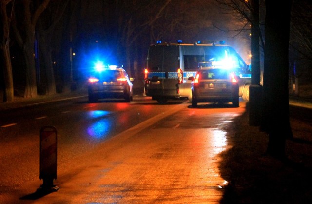 Zobacz gdzie – zdaniem Wrocławian – było w listopadzie najbardziej niebezpiecznie. Jakie miejsca zgłaszaliśmy policji z prośbą o interwencje. O to by częściej pojawiały się tam patrole. By nie zapominał o nich dzielnicowy. Dane wzięliśmy z policyjnej Mapy Zagrożeń Bezpieczeństwa. Nie każdy, zgłoszony problem, policja potwierdziła. Warto sprawdzić czy rzeczywiście miała rację. Jeśli nie możemy przecież interweniować. Choćby powtarzając zgłoszenie na Mapę Zagrożeń. Zobacz niebezpieczne miejsca Wrocławia na kolejnych slajdach. Przejdź dalej przy pomocy strzałek lub gestów na smartfonie. 