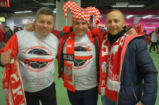 Paweł, Mirek i Piotrek mocno dopingowali naszych szczypiornistów podczas meczu z Chorwacją. Mieszkają w okolicach Bodzentyna. – Wygramy w finale. Nie wiemy jeszcze z kim, ale też wygramy – mówili przed meczem