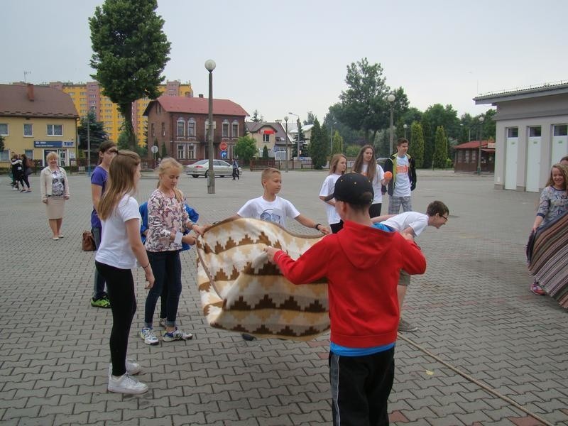 Integracyjna gra miejska dla uczniów szkół w Oświęcimiu [ZDJĘCIA, WIDEO]