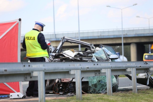 Do wypadku doszło około godziny 9.00, na 223. kilometrze autostrady A4 w kierunku Wrocławia.