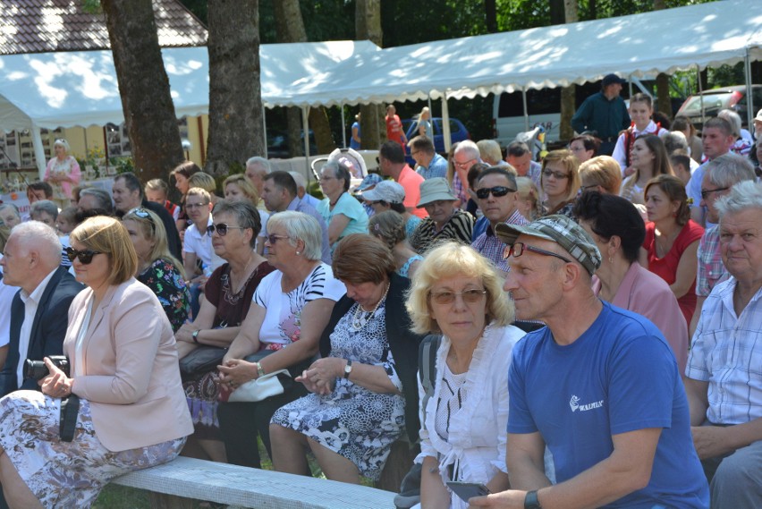 Święto Folkloru Kurpiowskiego w Zawadach 2018. Z akcentami narodowymi i disco polo [ZDJĘCIA+WIDEO]