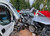 Szuszalewo. Tragiczny wypadek na DW 673 Dąbrowa Białostocka - Lipsk. Trzy osoby nie żyją po zderzeniu dwóch osobówek i busa [ZDJĘCIA]