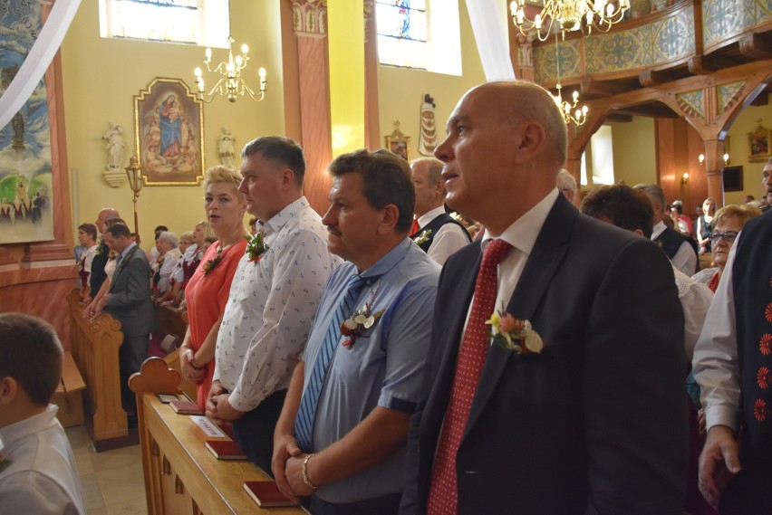 Dożynki w Jastrzębiu Szerokiej rozpoczęła msza w parafii...