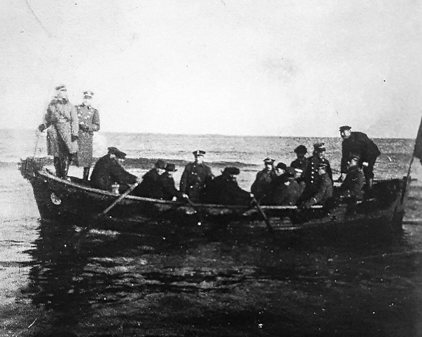 Gen. Józef Haller w łodzi w drodze na kuter Seestern