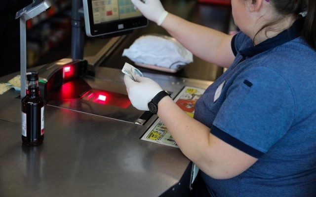 Biedronka i Lidl wydłużyły godziny pracy