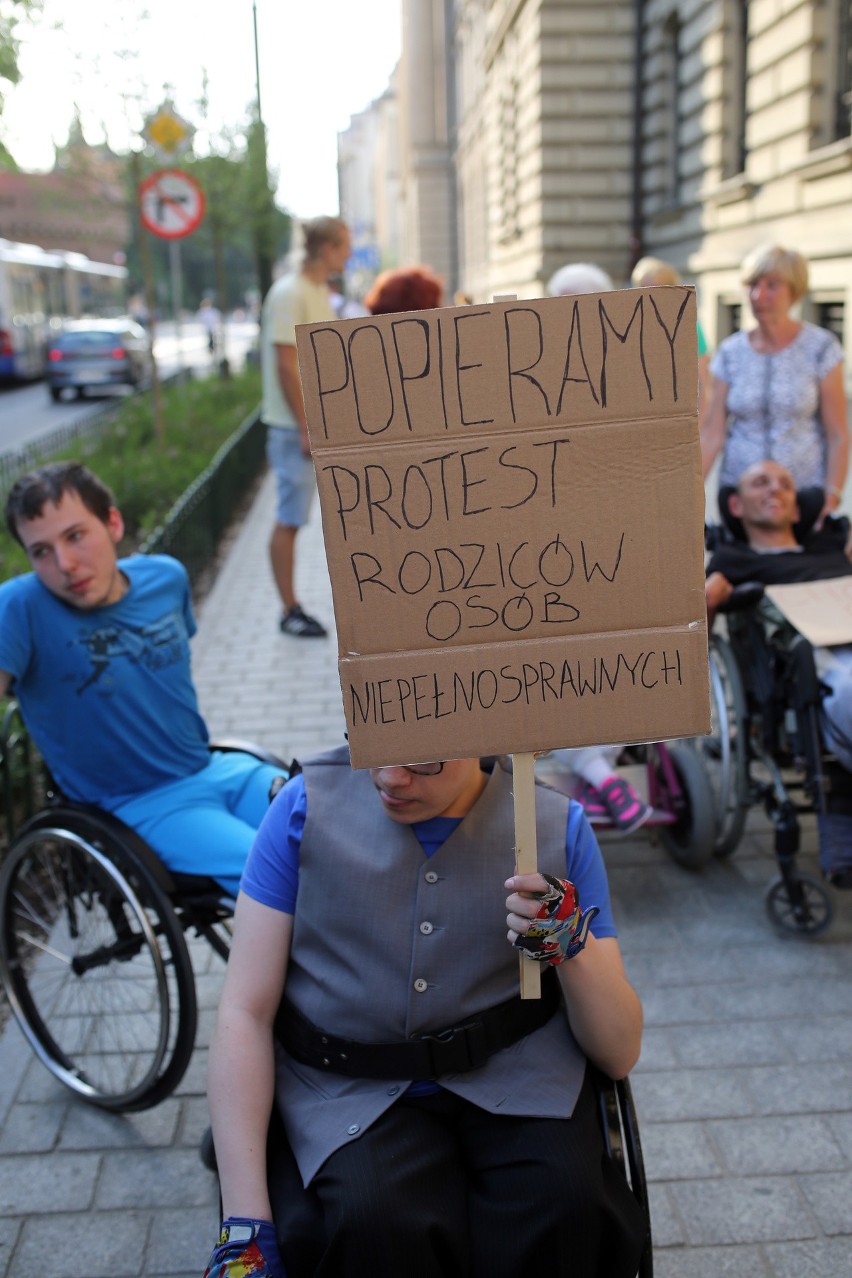 Protest przed Urzędem Wojewódzkim w Krakowie