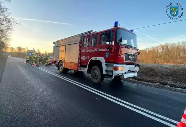 Dachowanie na DW 211. Kobieta jechała za szybko.