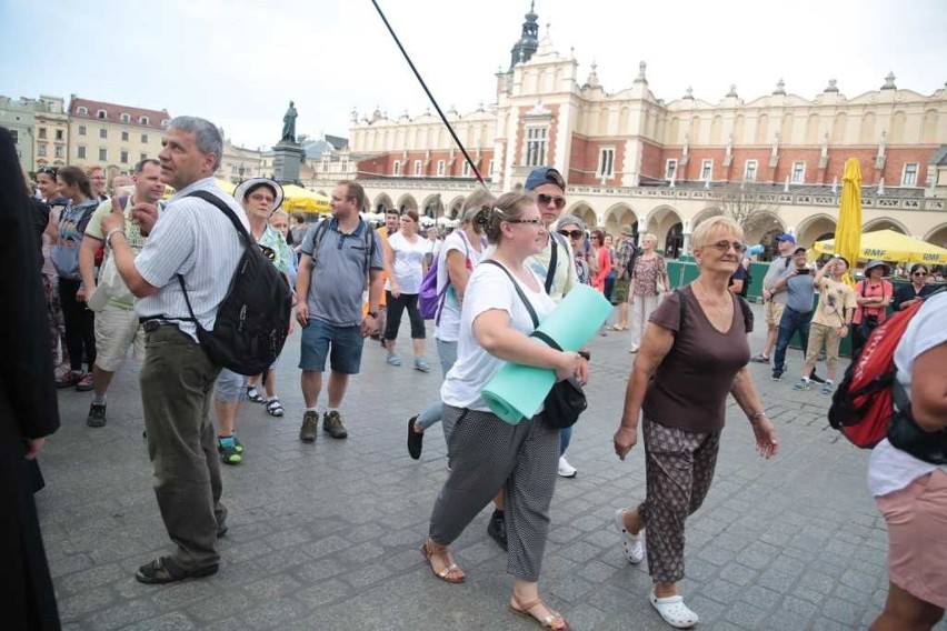 Kraków. Pielgrzymi tłumnie ruszyli na Janą Górę [ZDJĘCIA]