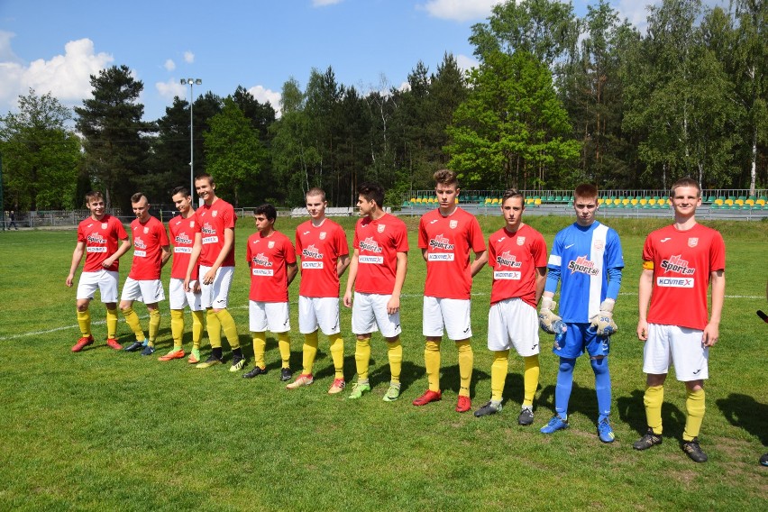 Zwycięscy juniorzy Pogoni Świebodzin przed meczem 6. kolejki...