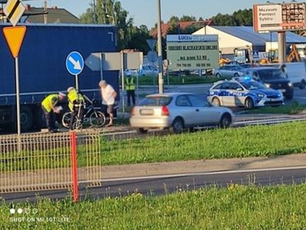 Potrącenie rowerzysty na rondzie Powstania Styczniowego w...