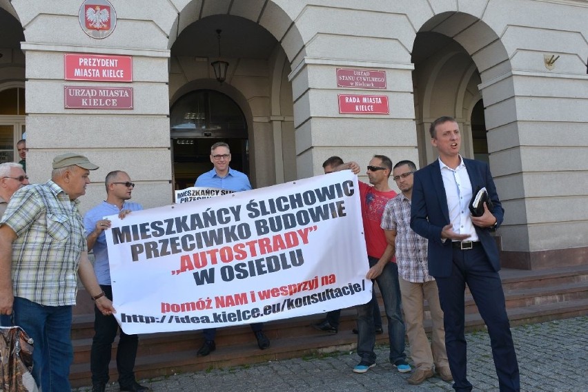 Protesty mieszkańców przed sesją Rady Miasta Kielce. Będą kolejne 