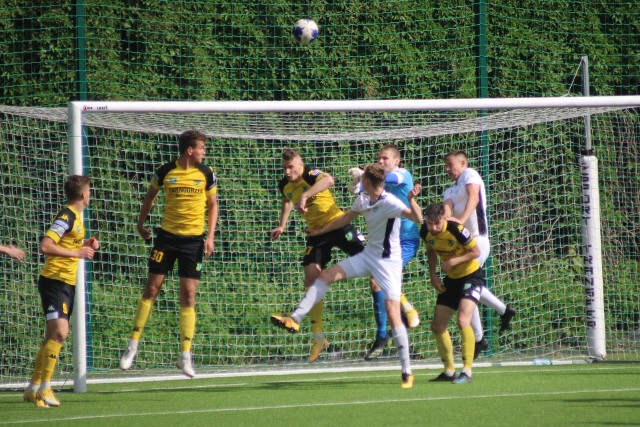 W ostatniej kolejce rozgrywek grupy czwartej piłkarskiej trzeciej ligi Siarka Tarnobrzeg pokonała Jutrzenkę Giebułtów 1:0. Sprawdź, jak oceniliśmy jej piłkarzy za ten pojedynek.