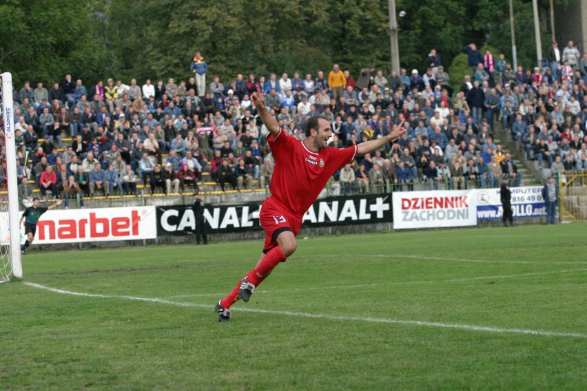 Trener Michał Probierz cieszy się z jedynej strzelonej dla...