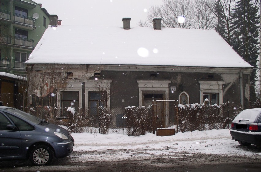 Dom z ul. Królowej Jadwigi 31, uwieczniony w 2010 roku....