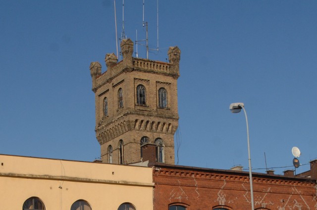 Zabytkowa wieża góruje nad siedzibą strażaków w Kostrzynie. Wiemy już, że budowla zostanie wyremontowana.