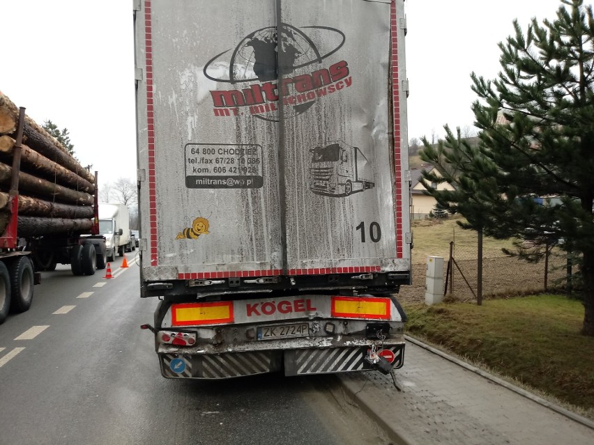 Wypadek na zakopiance w Lubniu. Autobus najechał na ciężarówkę