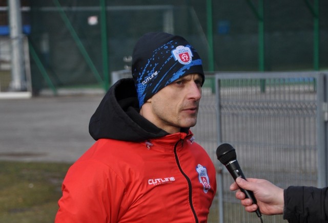 Dariusz Frankiewicz pracował w Lechii od lipca 2021 roku. Jesienią 2021 podał się do dymisji, ale zarząd jej nie przyjął. W czerwcu 2022 roku zakończył sezon awansem do 4 ligi.