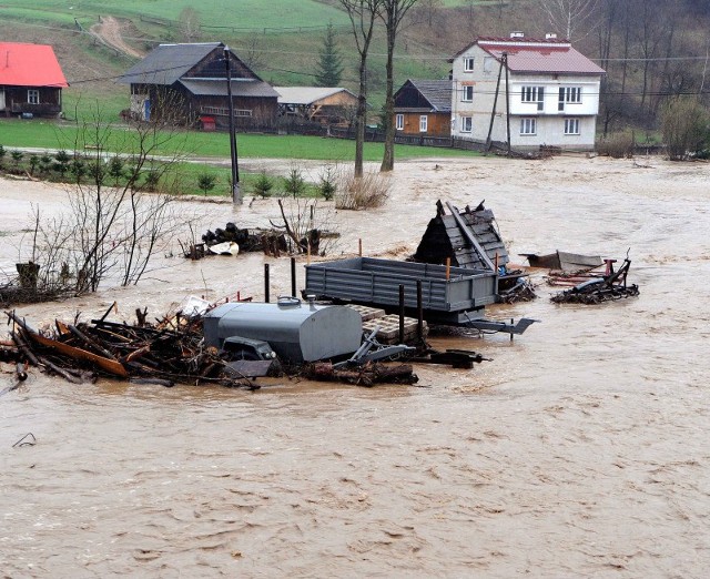 Kwietniowa powódź dotknęła prawie 90 procent gminy Bircza. Woda zaatakowała również sąsiednią gminę Fredropol. Fot. DARIUSZ DELMANOWICZ