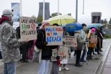 „Nie dla Targów Łowiectwa!”. Obrońcy zwierząt protestują przy EXPO Kraków