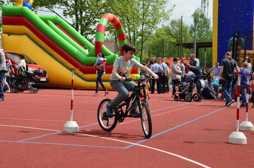 Piknik strażacki w siedzibie dąbrowskiej PSP