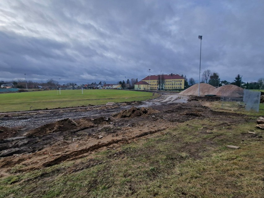 Modernizacja stadionu w Makowie Mazowieckim. Powstanie nowa bieżnia lekkoatletyczna
