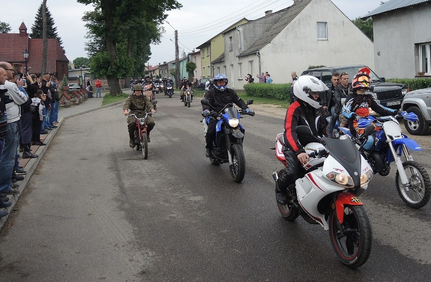 Zlot motocyklowy - parada i pokaz stuntu (wideo, zdjęcia) 