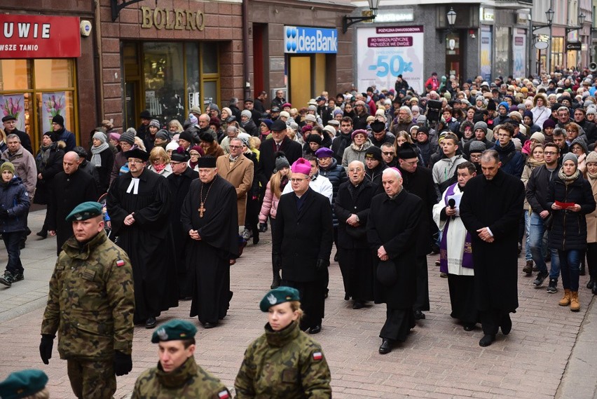 Dziś ulicami Torunia przeszła tradycyjna Droga Krzyżowa....