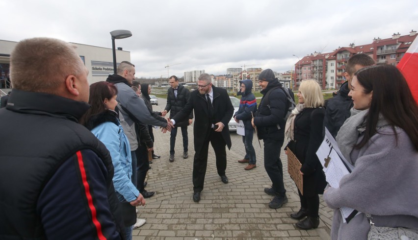 "Otworzyć szkoły" wspólna konferencja prasowa rodziców dzici...